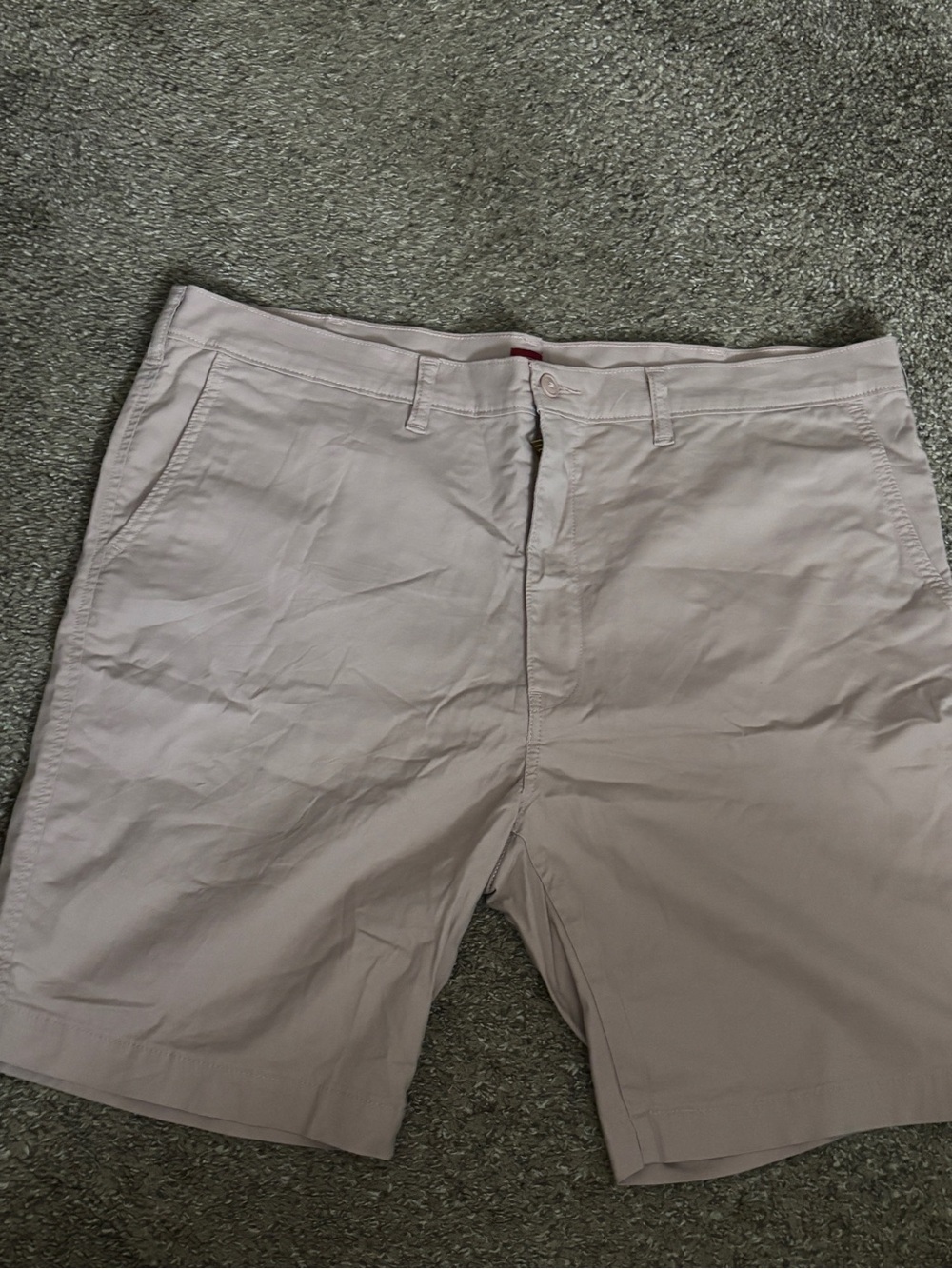 Levi's Men's Light Pink Flat Front Chino Shorts 42 waist sits above knee